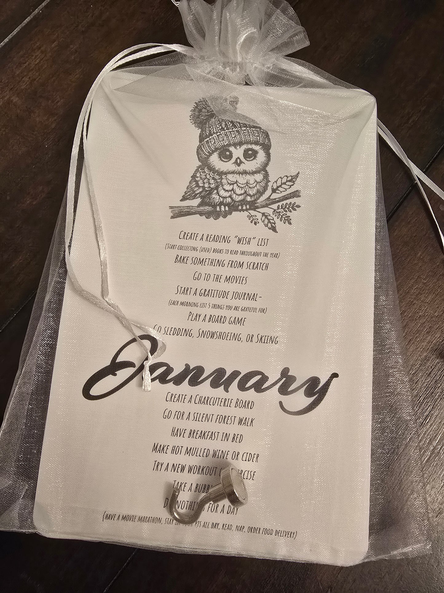 Bucket List Calendar (undated) - Simple Black & White (Magnetic Hanger Hook Included)